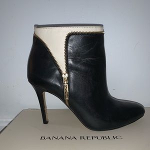 Banana Republic side zip bootie